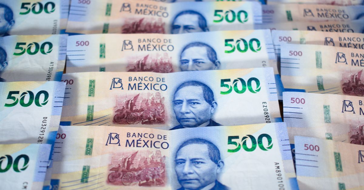 Detail view of multiple Mexican 500 Peso banknotes showcasing currency design and value.